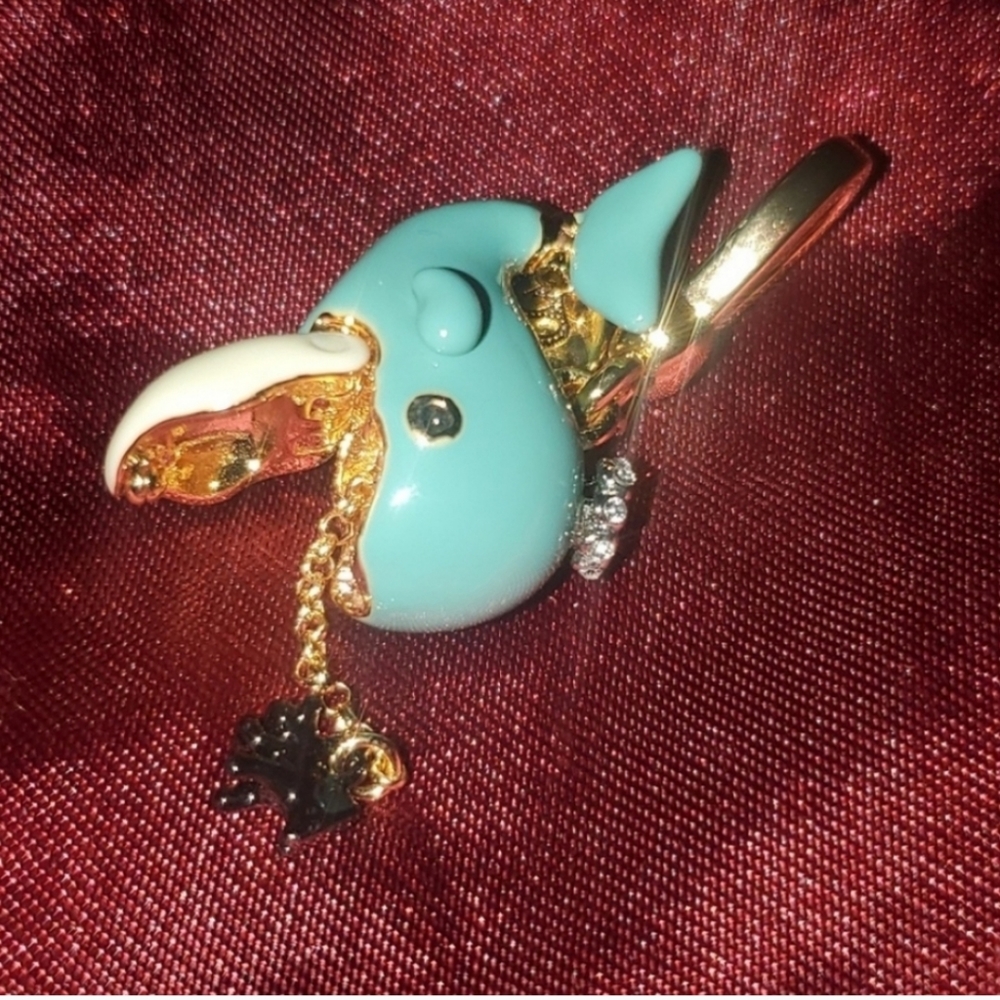 Limited-Edition Blue Whale with fish inside its mouth 2009 - Picture 4 of 7